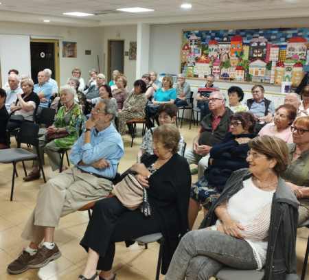 Participando de la charla sobre el idish