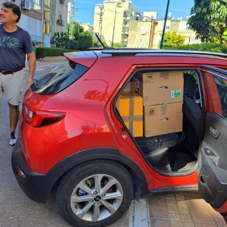 Cajas de la olei Netanya desde el día Martes se han llevado 100 cajas para los Jaialim