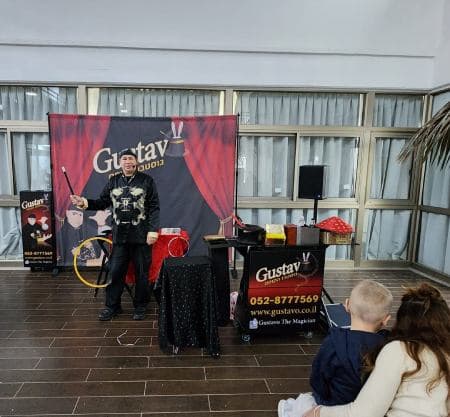 Show de Magia y Mentalismo de Gustavo el Mago promovido por Mercaz klita para los olim