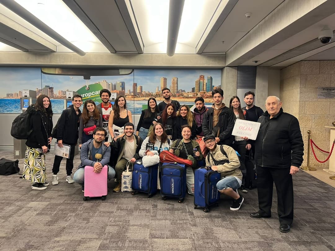 Recibiendo Olim en el aeropuerto