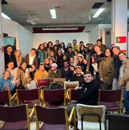 Ofreciendo su salon a la Mejina pre ejército de la Agencia Judía