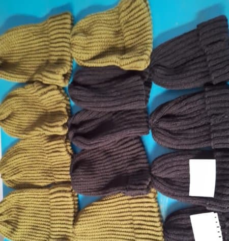 Gorros para los soldados del grupo de tejedoras