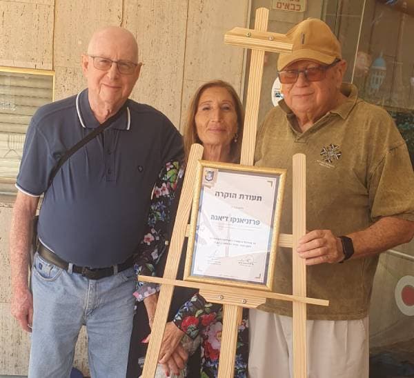 Queremos felicitar a Mirta Perznianko presidenta de la filial Netanya por haber recibido de la municipalidad de la  ciudad el título de voluntaria sobresaliente.