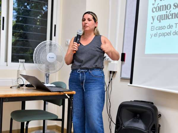 Romina Goldman ofreció una charla sobre información, desinformación y difamación contra Israel.