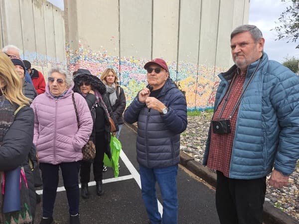 Recorriendo con Mario Sinai los lugares del ataque del Hamas el 7 de octubre