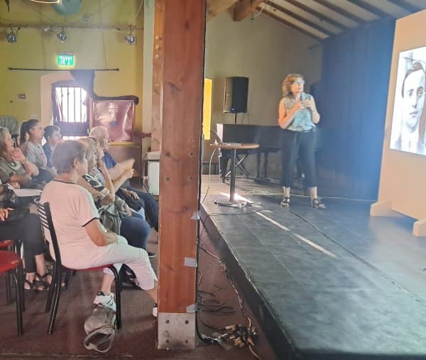 Disertación de la sra. Debora Roitman sobre antisemitismo