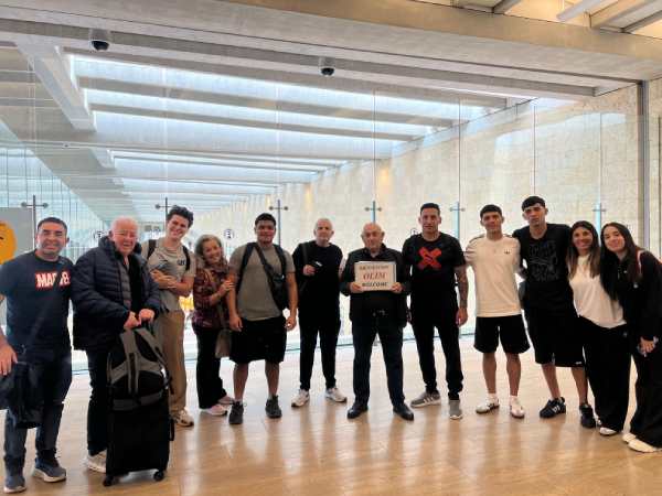 Recibiendo nuevos OLIM en el aeropuerto