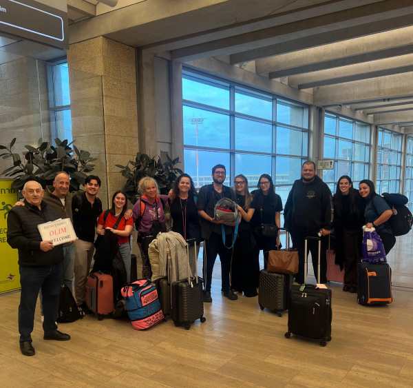 Recibiendo nuevos OLIM en el aeropuerto